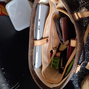 This purse is brand new, I have loaded it up to show the size. It's a keeper, 😉